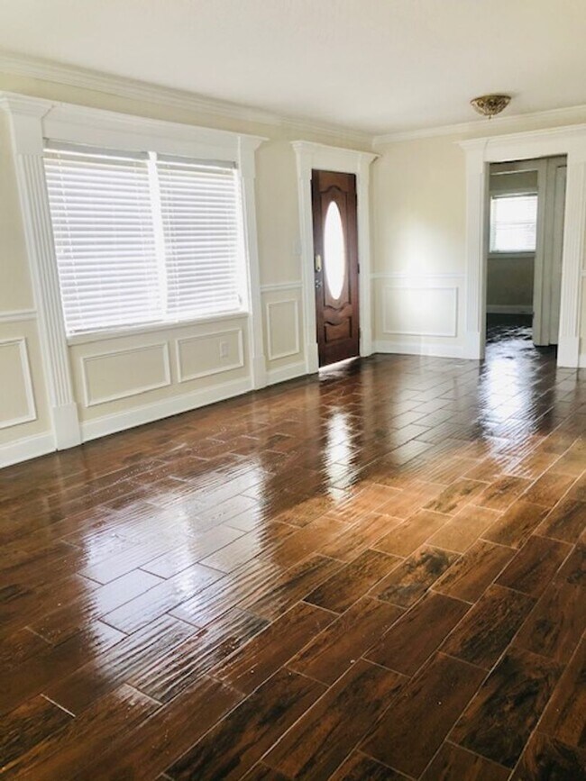 Building Photo - Rejuvenated Southwest Ocala Home - REDUCED