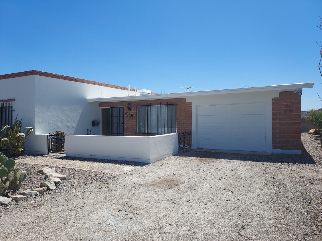 Primary Photo - 2615 W Anklam Rd