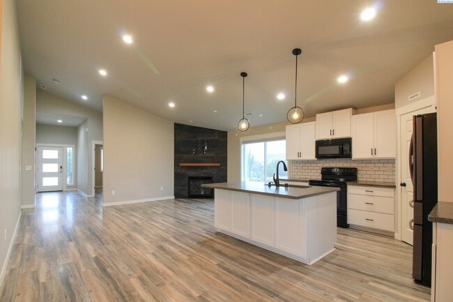 Building Photo - 3 Bed/2 Bath House in Benton City