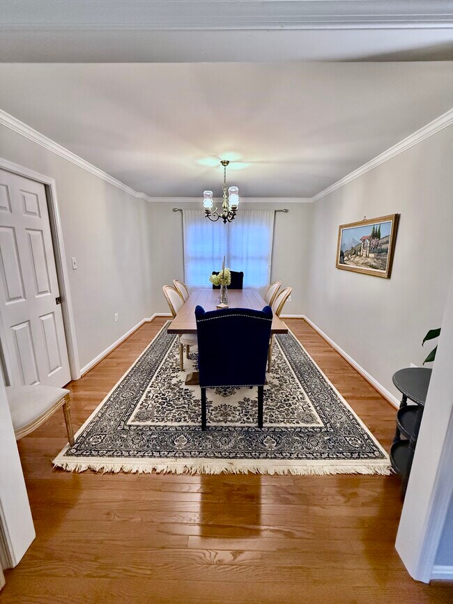 Building Photo - 2730 Wildwood Cir