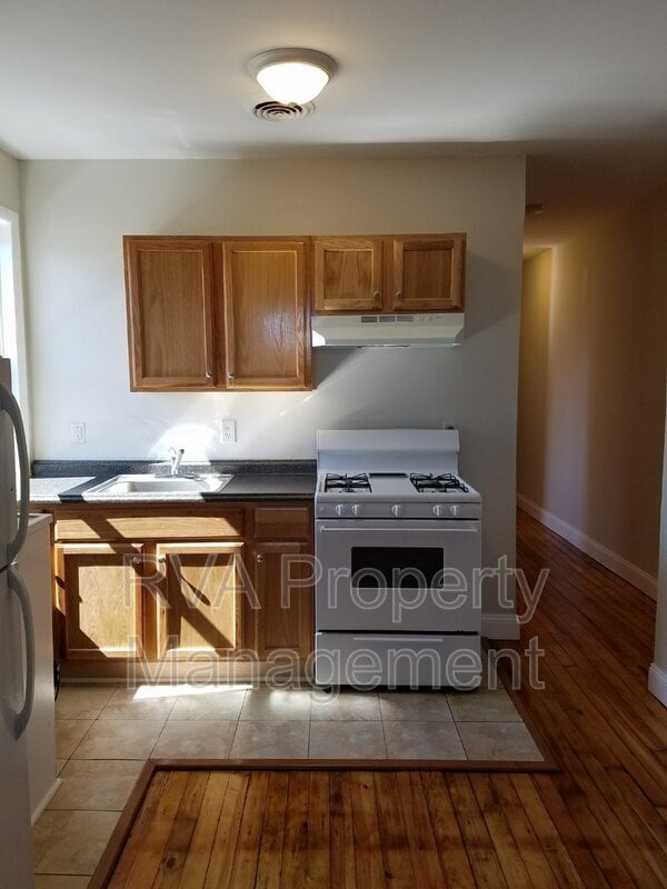 Building Photo - 600 N 32nd St