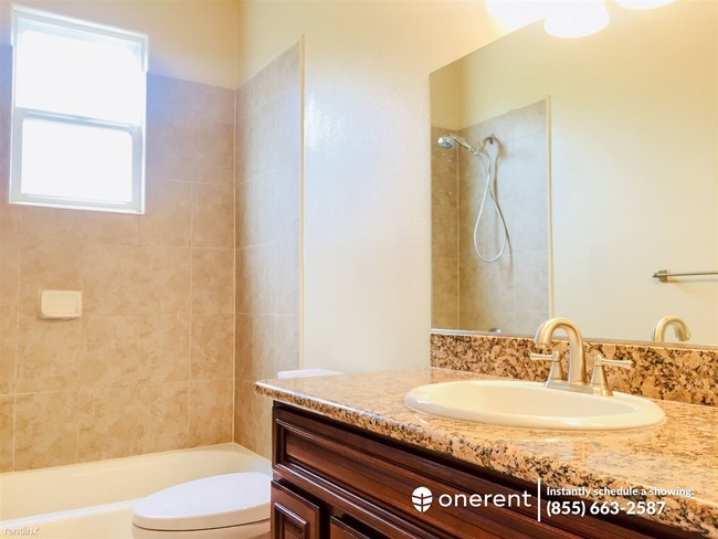 Building Photo - 3 br, 2.5 bath House - 5266 Vera Ln -