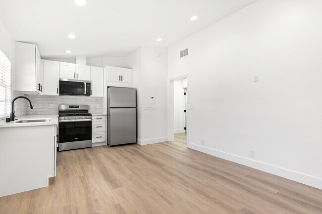 Cocina a área de lavandería - 5227 Beckford Ave
