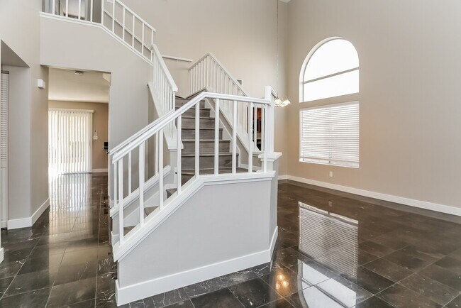 Building Photo - 1423 Grey Knoll Cir