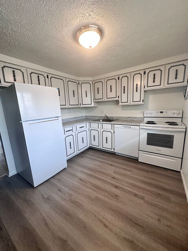 Foto del edificio - 2 Bedroom and 1.5 Bathroom apartment in Beaver, PA!!