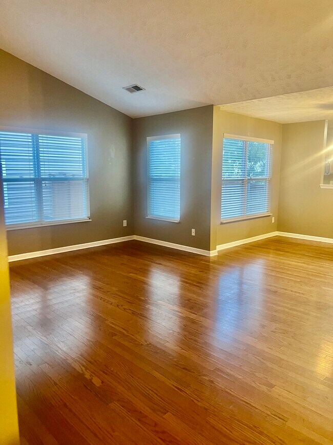 Building Photo - 2118 Erin Ln