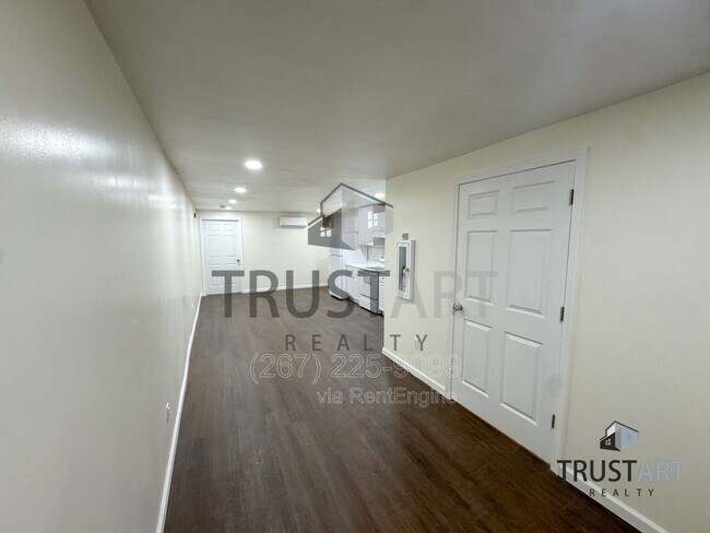 Photo - 910 N 41st St Apartment