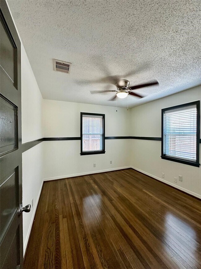 Foto del edificio - 815 Waverly St