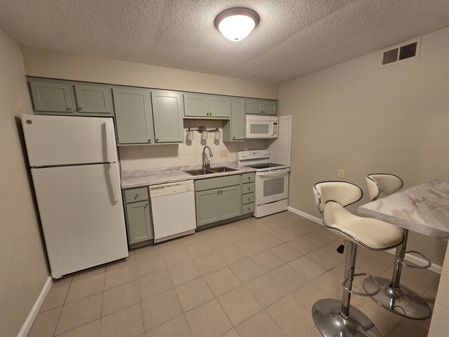 Building Photo - 2624 Roseland Terrace