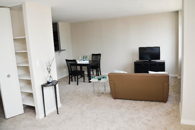 Foto del edificio - 319 W Illinois St