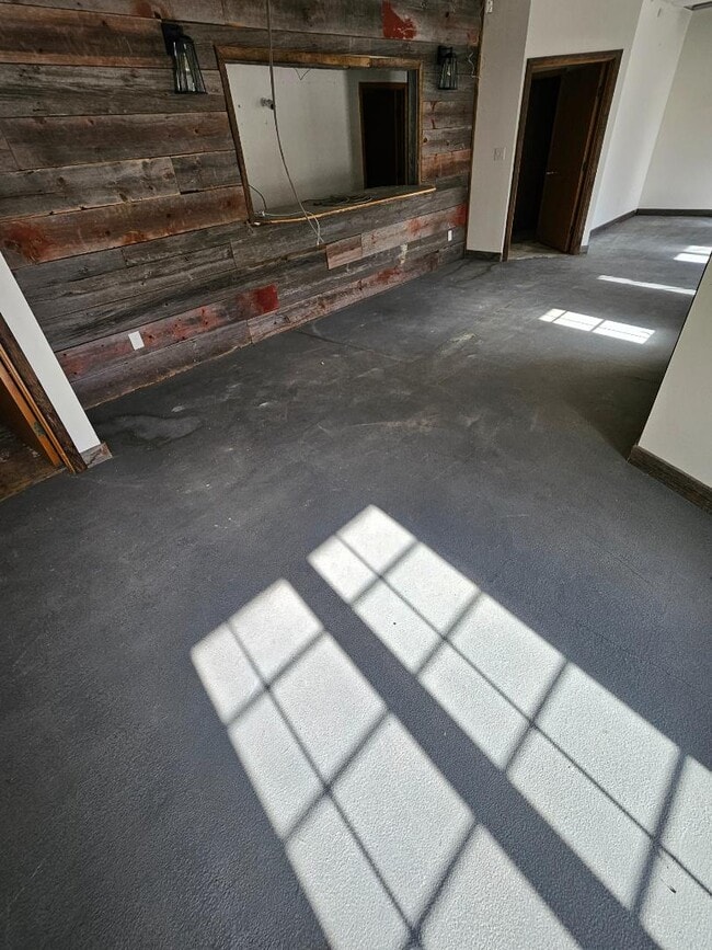 Building Photo - 1525 University Ave