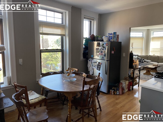 Building Photo - 1914 Beacon St