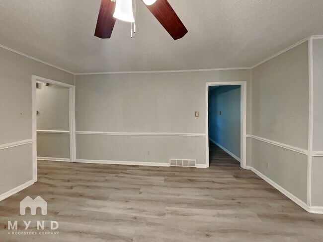 Building Photo - 9155 Mason St