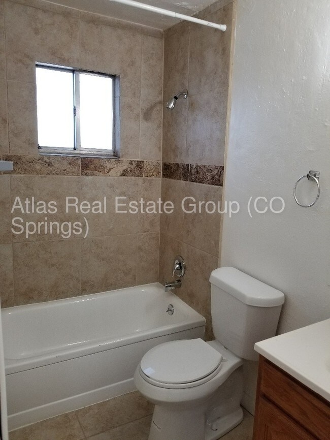 Foto del edificio - 319 E Brookside St