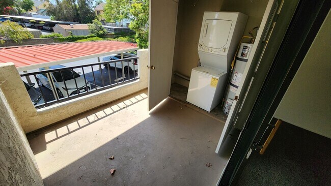 Building Photo - Mira Mesa Upstairs 1-Br + Covered Parking ...