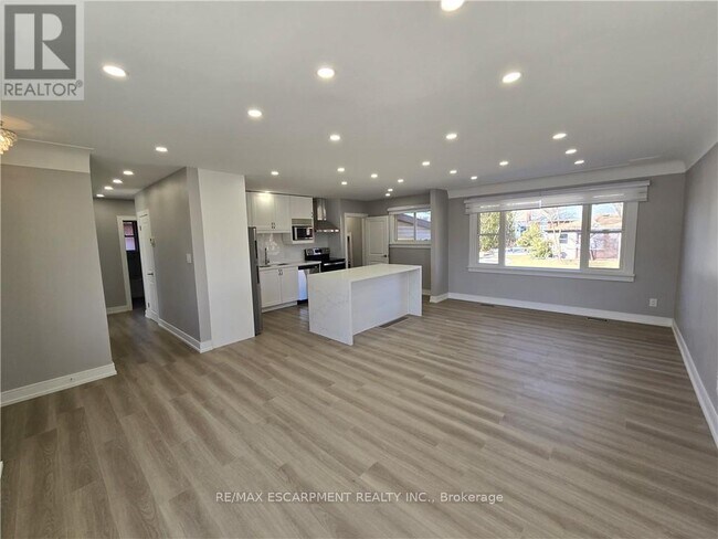 Photo du bâtiment - 492 E 16th St