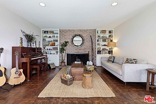 Foto del edificio - 1311 Las Pulgas Rd