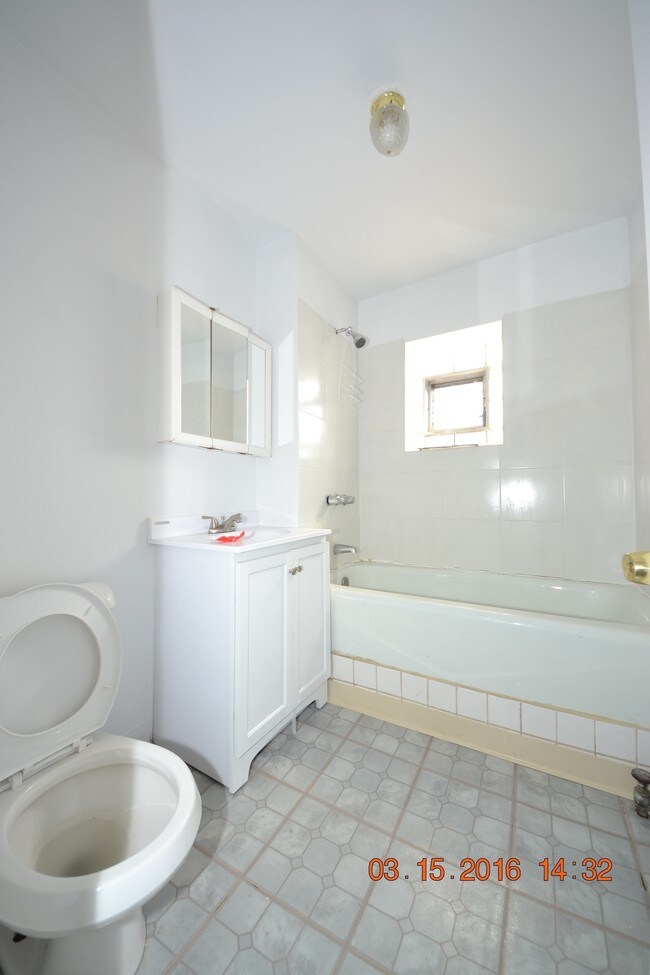 Building Photo - 10507-10509 S Ewing Ave