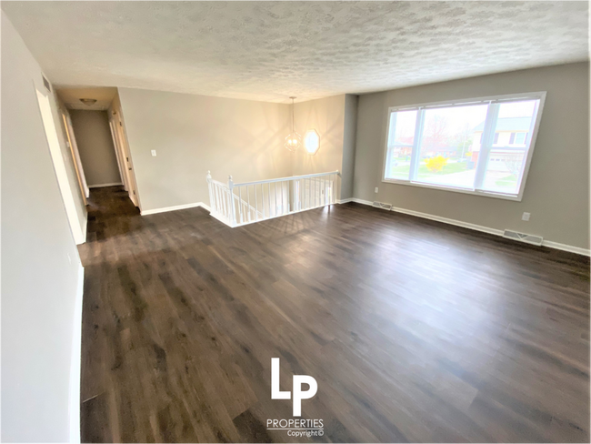 Building Photo - 3832 Sundart Dr