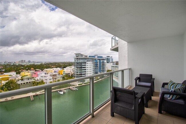 Foto del edificio - 5900 Collins Ave