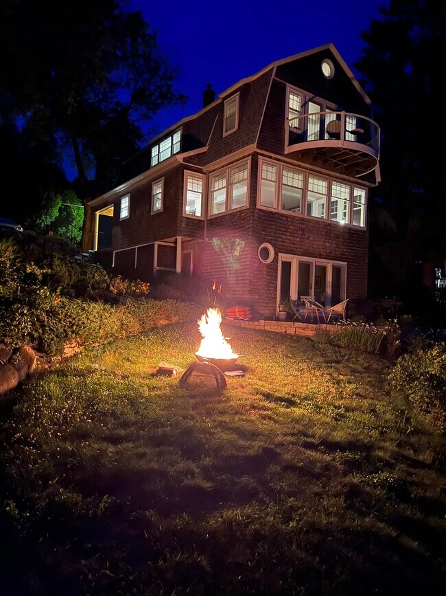Foto del edificio - 148 Whipple Rd