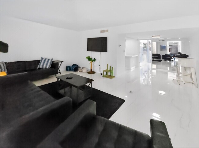 Foto del edificio - 8401 W Sample Rd