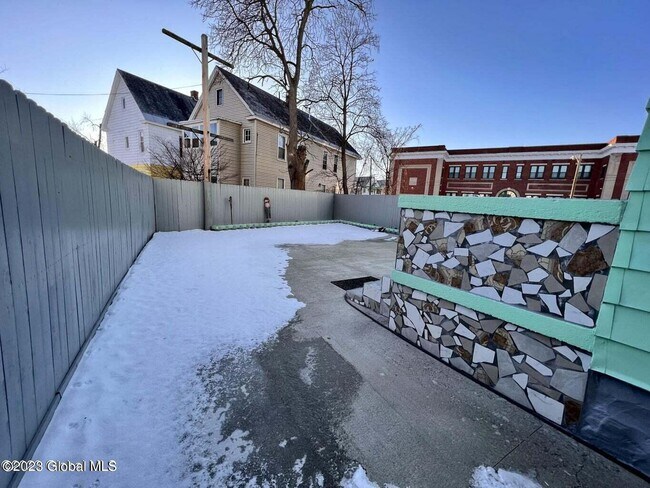 Building Photo - 1010 Delamont Ave