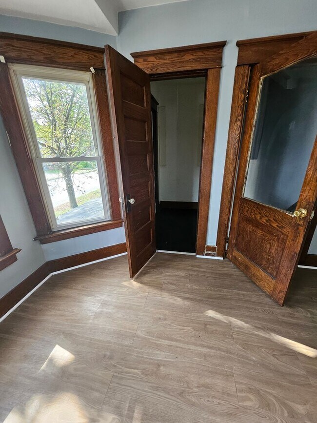 Foto del edificio - Upper 2 bedroom unit