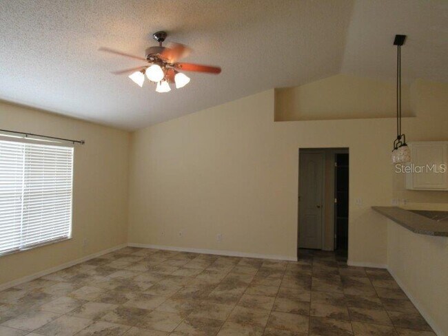 Building Photo - 926 Cork Oak Ln