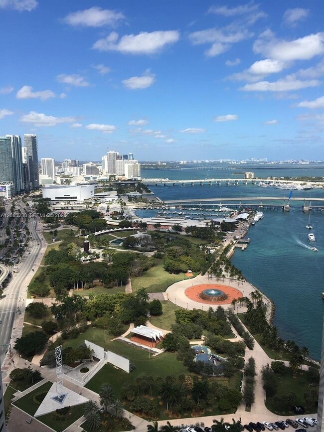 Building Photo - 325 S Biscayne Blvd