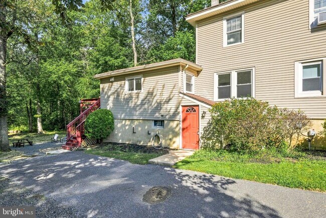 Foto del edificio - 208 Hartford Rd