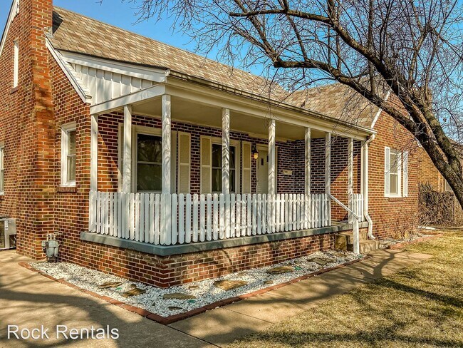 Building Photo - 3 br, 2 bath House - 402 W 23rd