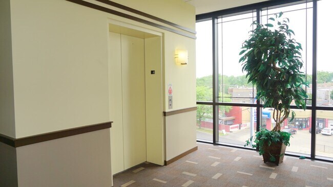 Foto del edificio - 5588 N Lincoln Ave