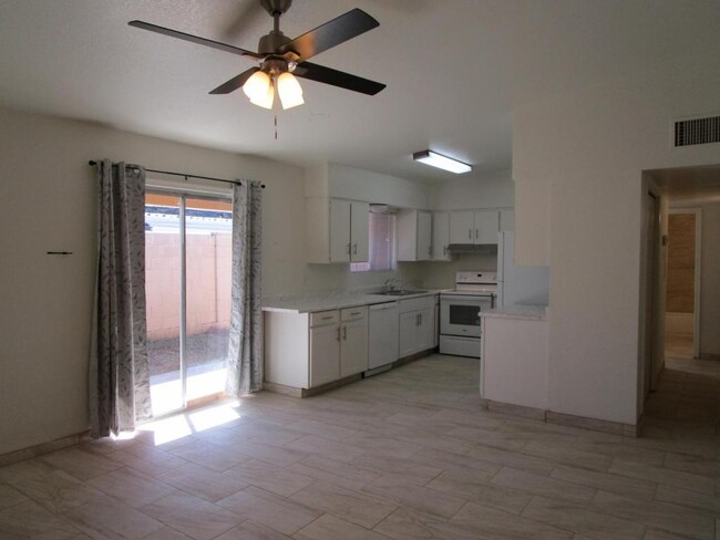 Foto del edificio - 1305 S Wilson Avenue