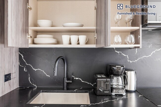 Building Photo - 280 E Houston St