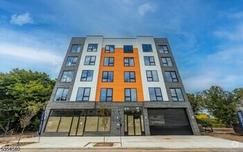 Building Photo - 15 S 13th St
