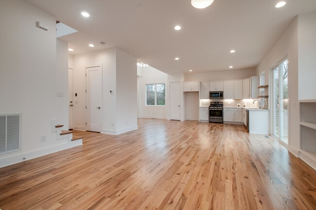 Building Photo - 3107 Mc Combs Ave