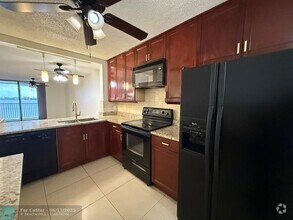 Building Photo - 110 Lake Emerald Dr