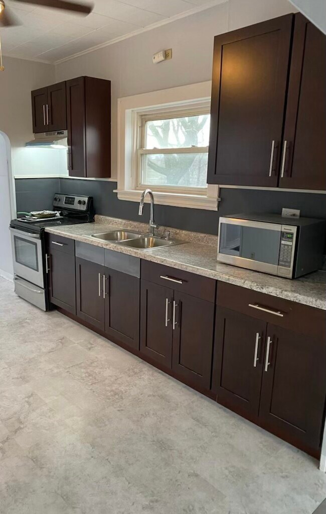 Foto del edificio - 9427 S Ewing Ave