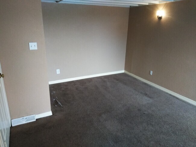 Building Photo - 7152 Fair Oaks Ave