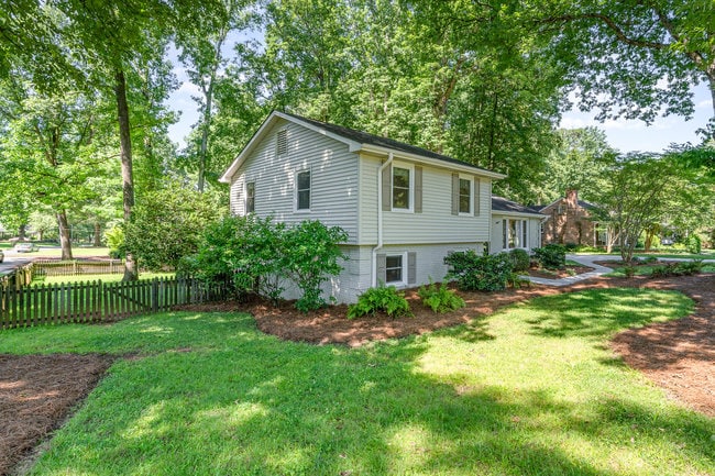 Foto del edificio - 4014 Sulkirk Rd