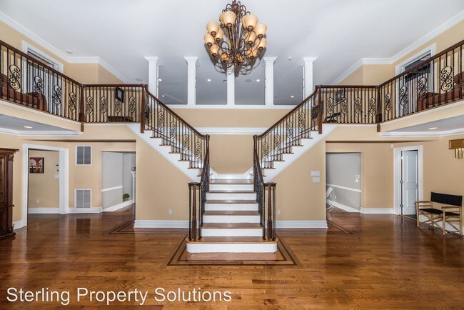 Building Photo - 7 br, 5.5 bath House - 1 Knollwood Crest