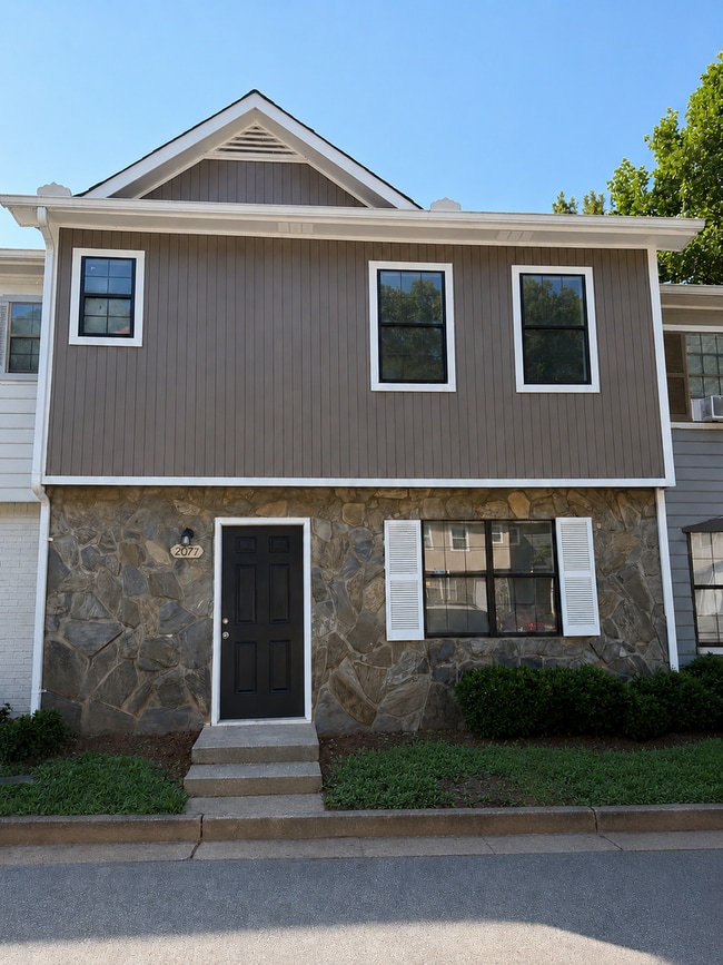 Building Photo - 2071 Lenoa Ln