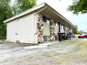 Building Photo - 571 E 500 N