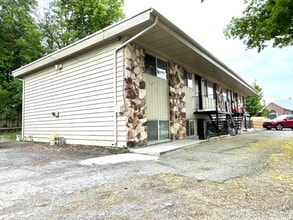Building Photo - 571 E 500 N
