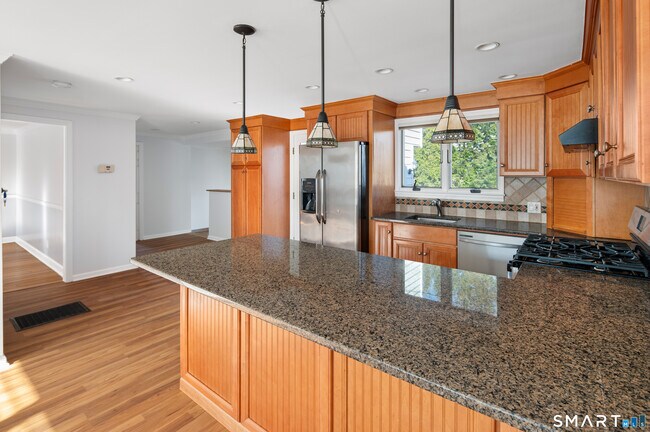 Building Photo - 37 Gaymoor Dr