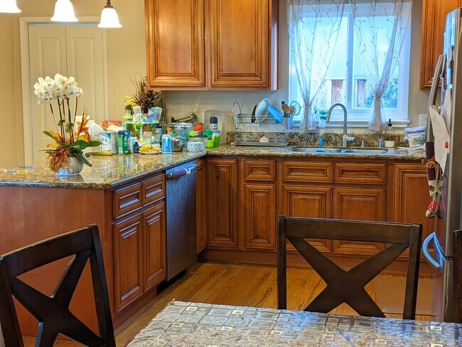 Foto del edificio - 3437 Gavota Ave