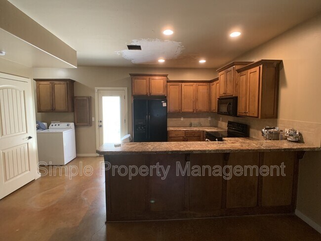 Building Photo - 2884 Muzzy St