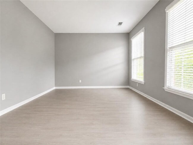 Building Photo - 1707 Hidden Pond Cir