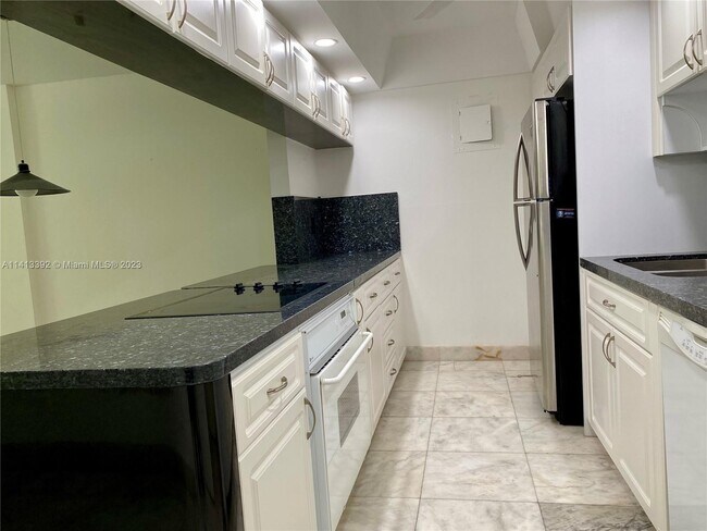 Foto del edificio - 155 Ocean Ln Dr
